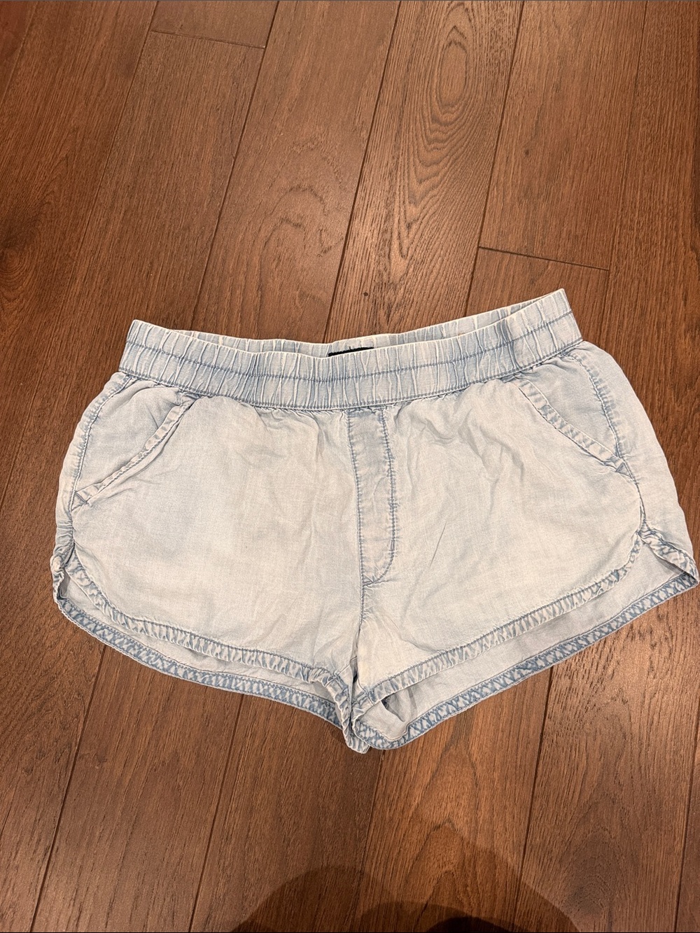 American Eagle Outfitters Light Blue Denim-Style Shorts Size Large - C27-184